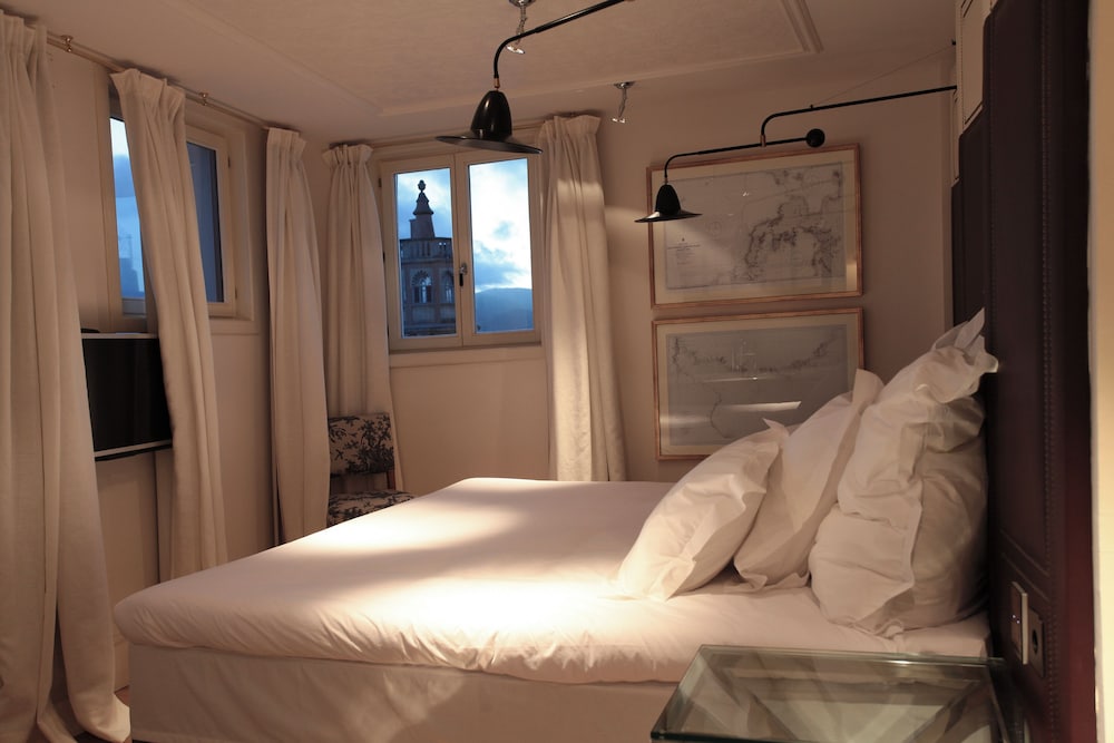 Hotel Cort 16/50