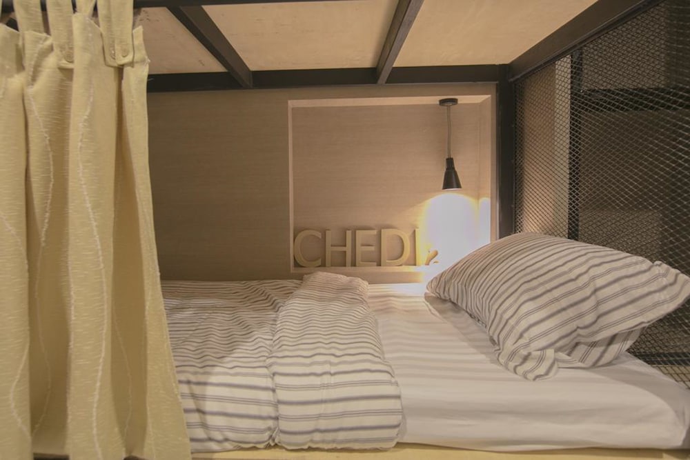 Chedi View Hostel & Rooftop Bar 7/19
