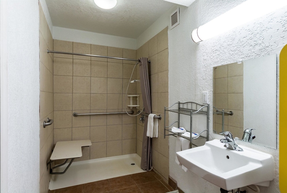 Motel6 Uvalde, TX 45/51