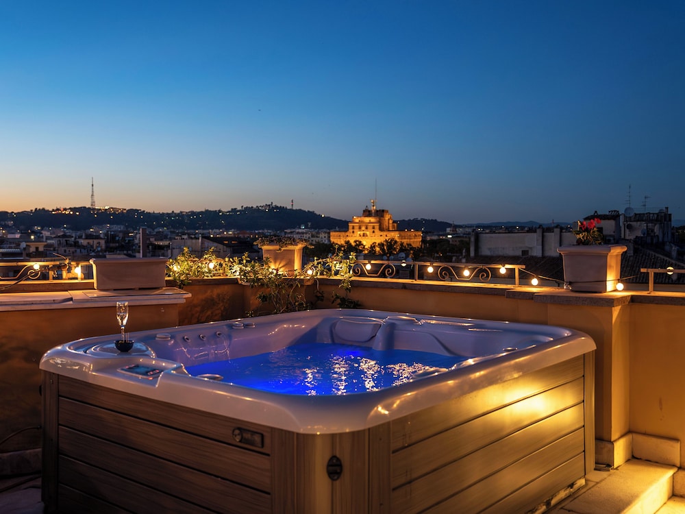 Navona Queen Rooftop 43/73