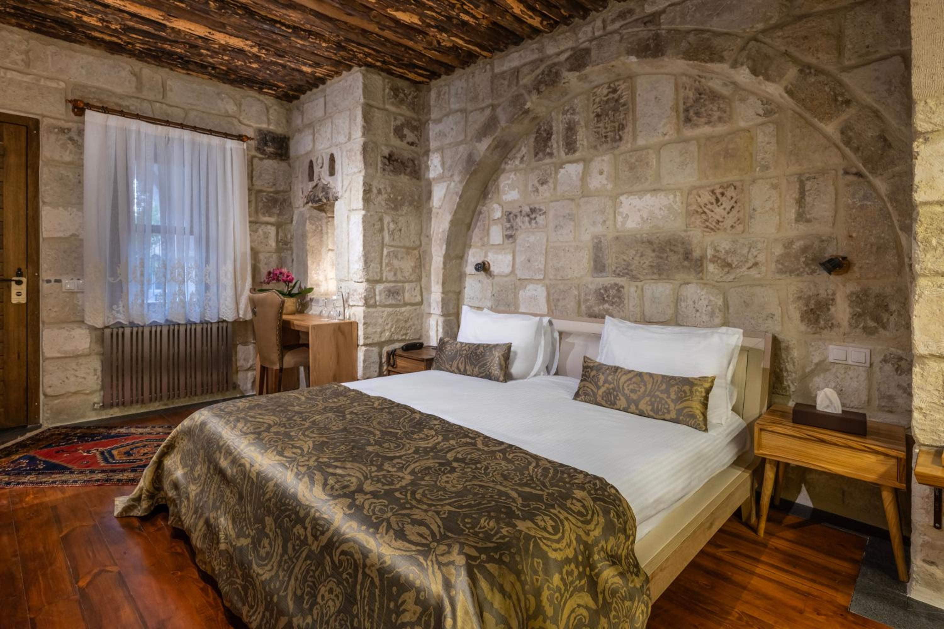 Cave, Deluxe, Double Bed