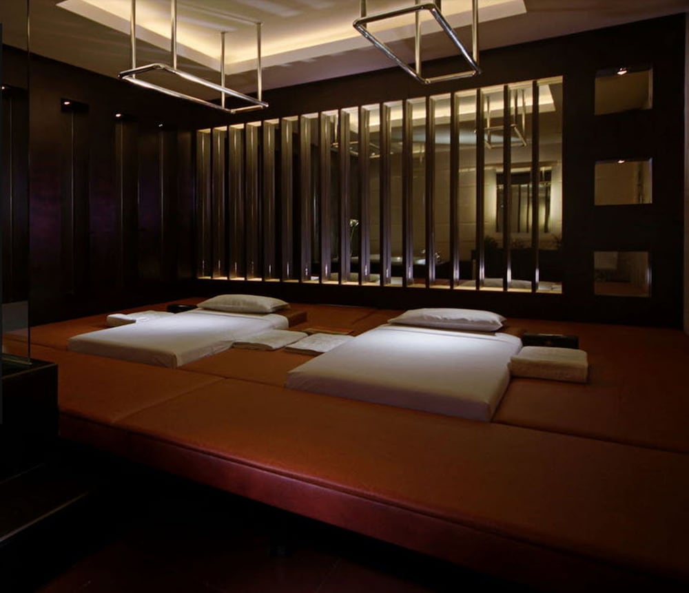 FM7 Resort Hotel Jakarta Airport 24/38