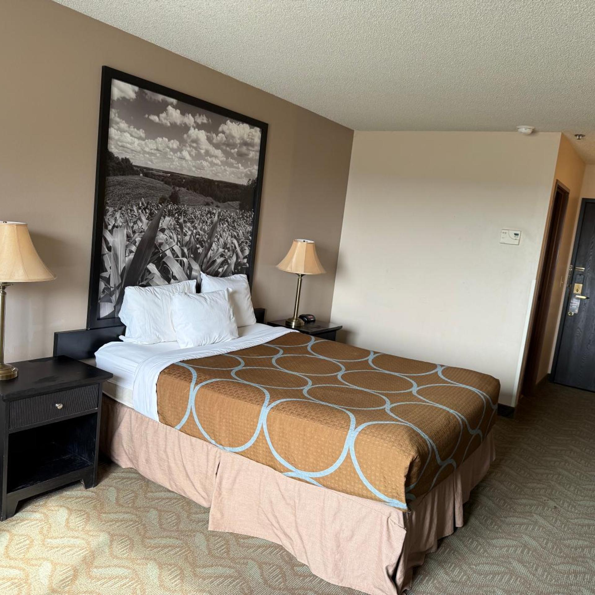 Dodgeville Inn & Suites 25/44