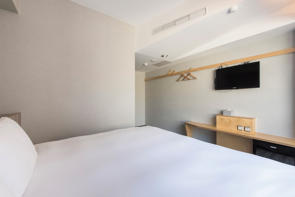 Sparrow Hotel 12/37