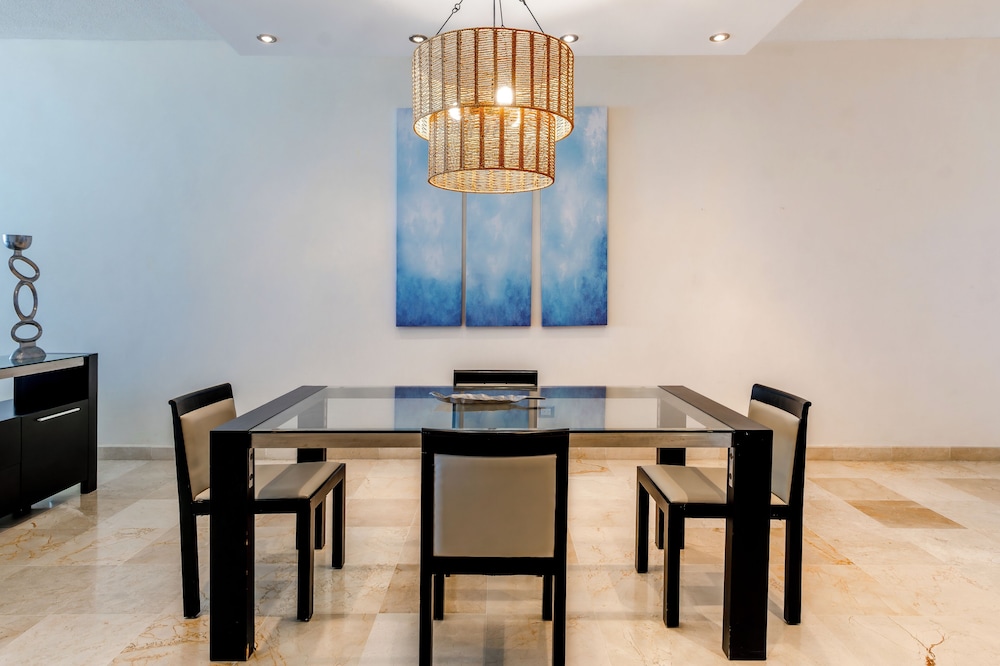 WATERMARK LUXURY OCEANFRONT ALL SUITE HOTEL 54/56