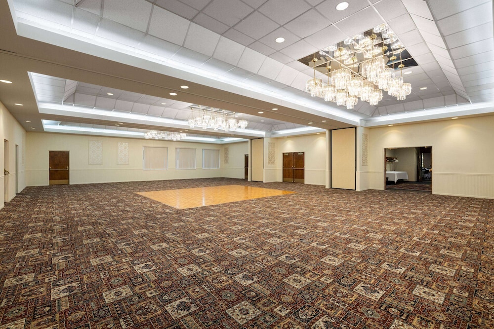 Baymont by Wyndham Shakopee 8/50