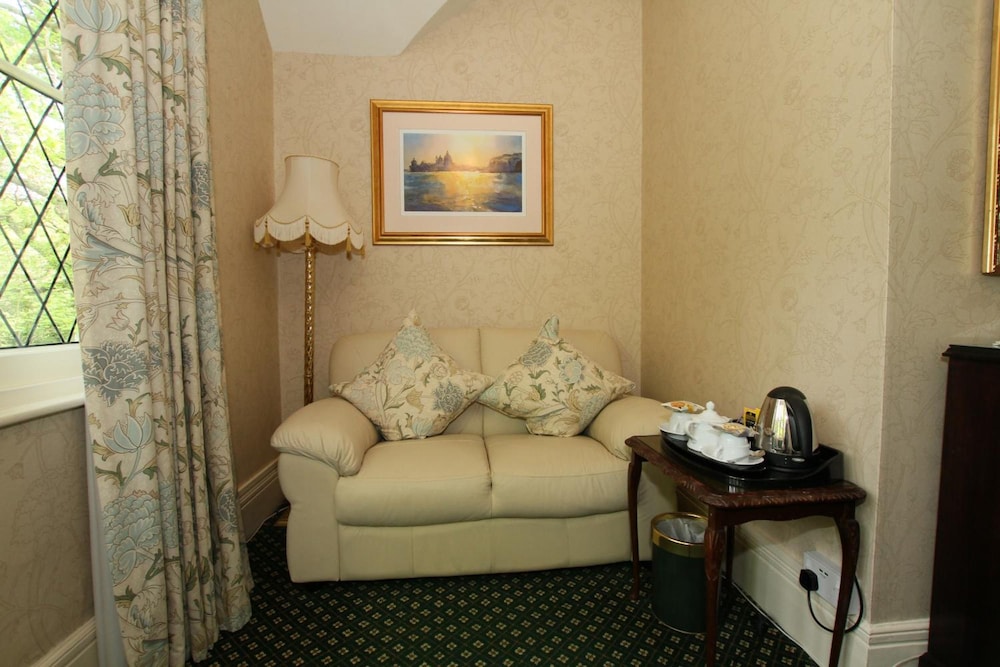 Rylstone Manor Hotel 49/50