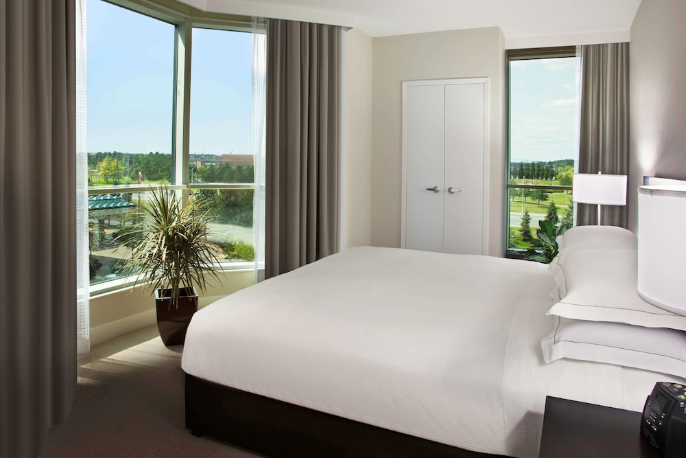 Deluxe, Suite, King Bed, Kitchen