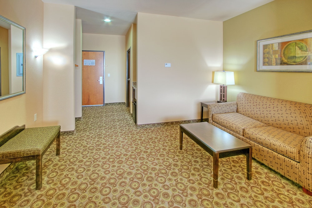 Spark by Hilton Pecos 22/33