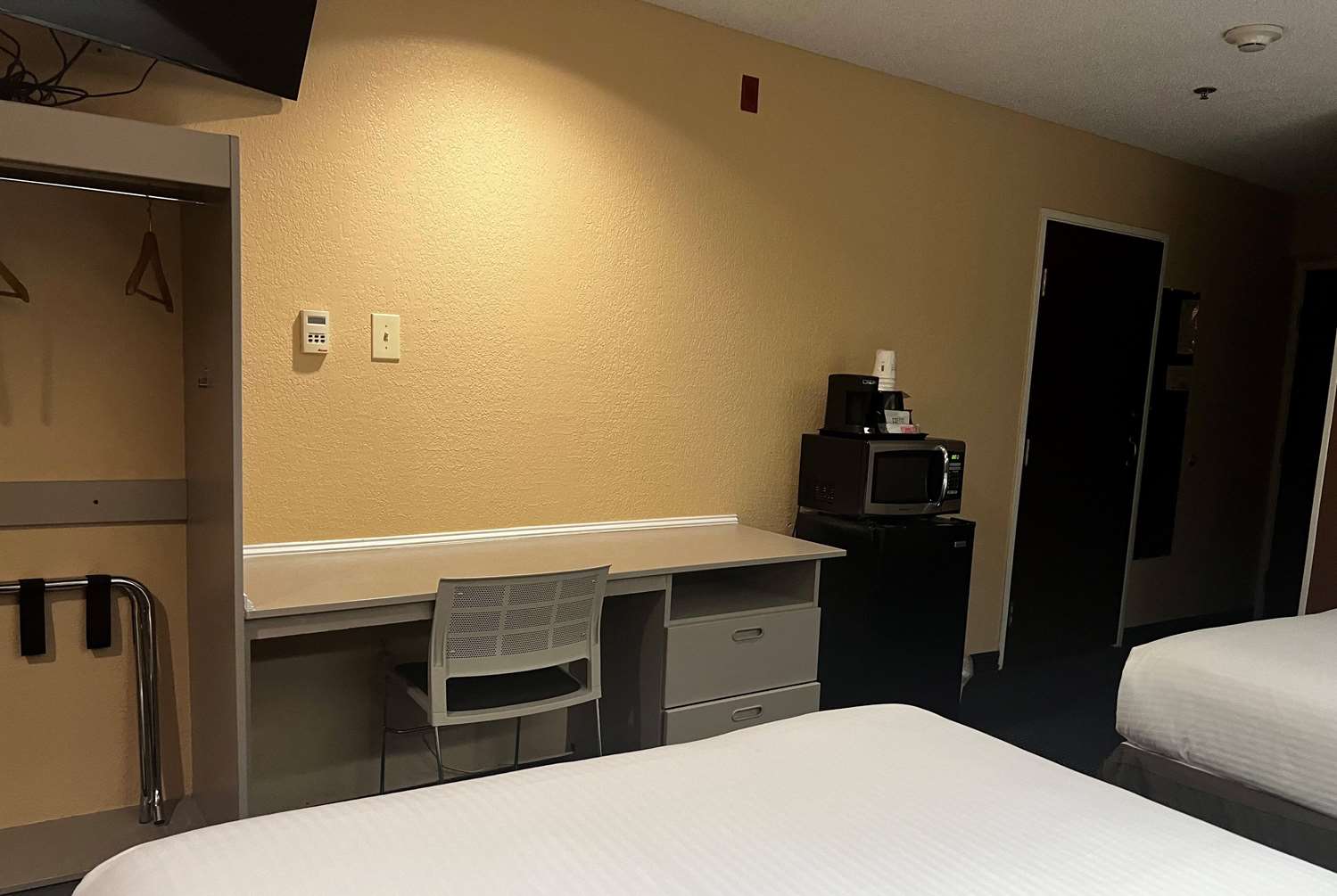 Microtel Inn And Suites Houston 10/32
