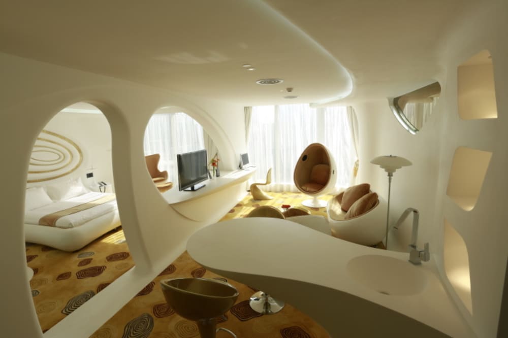 Planet Hotel 25/25