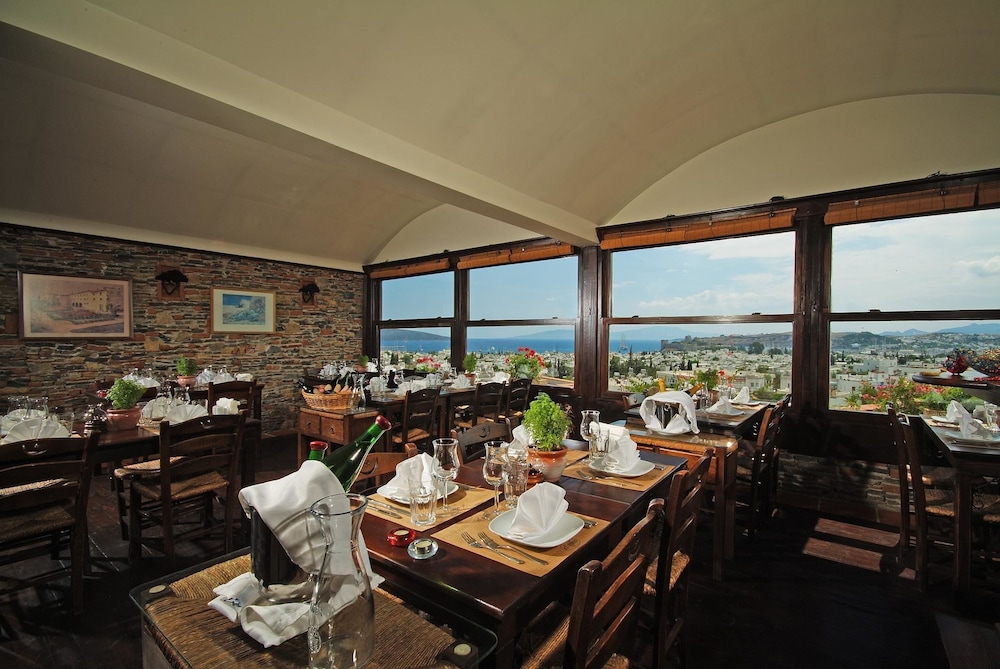 El Vino Hotel Suites 30/50