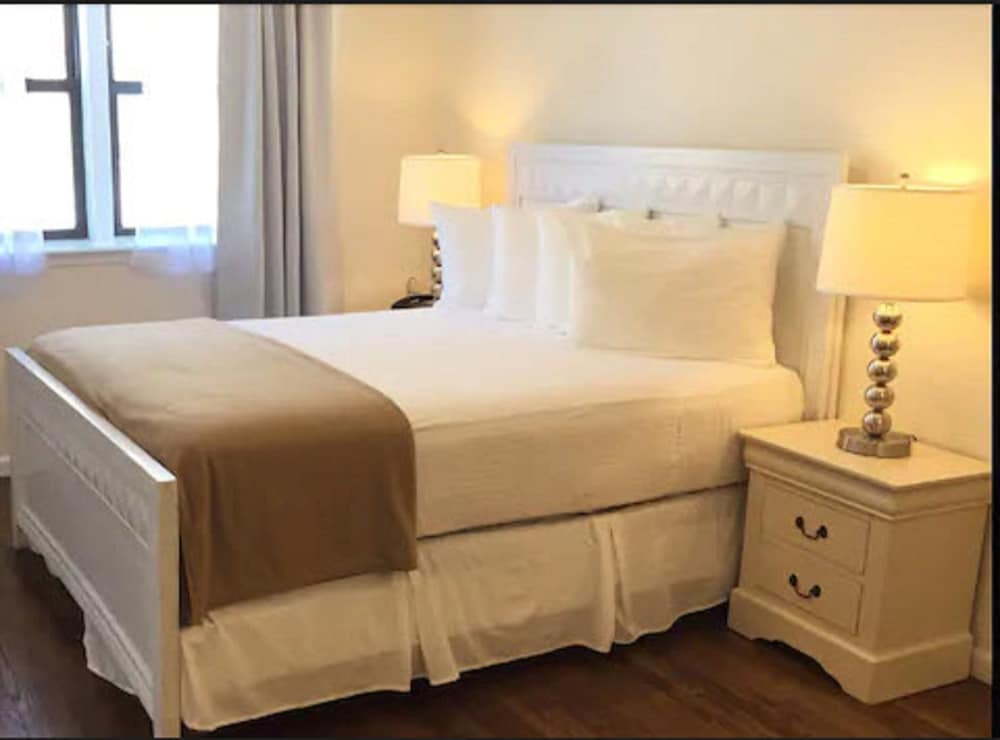 Long Beach Hotel 12/60