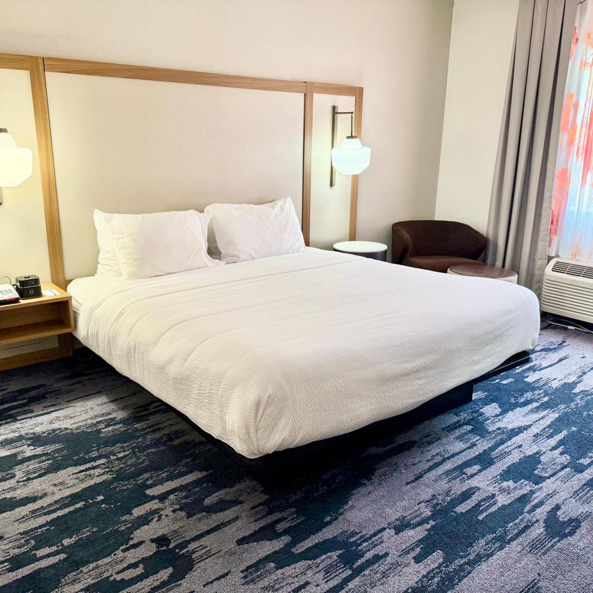 Room, King Bed, Bathtub, Accessible