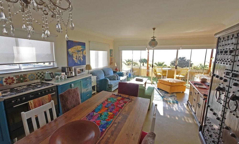 Dolphin Inn Guest House 51/74