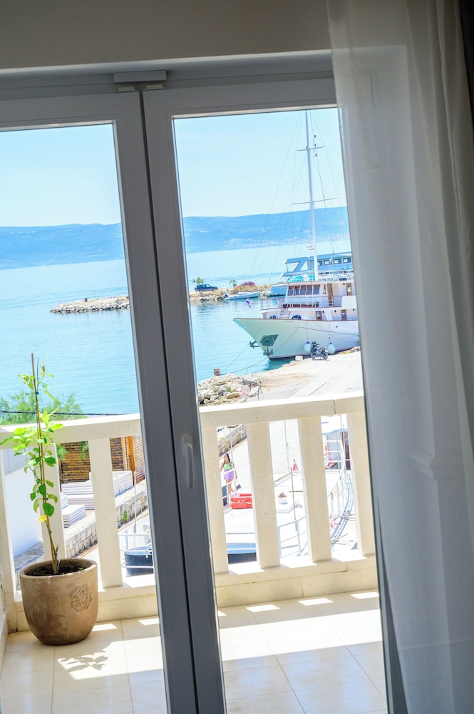 Hotel Krilo 46/71