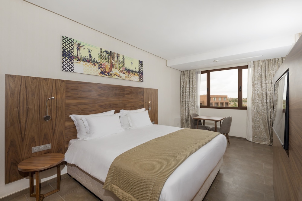 Suite, King Bed, Sofa