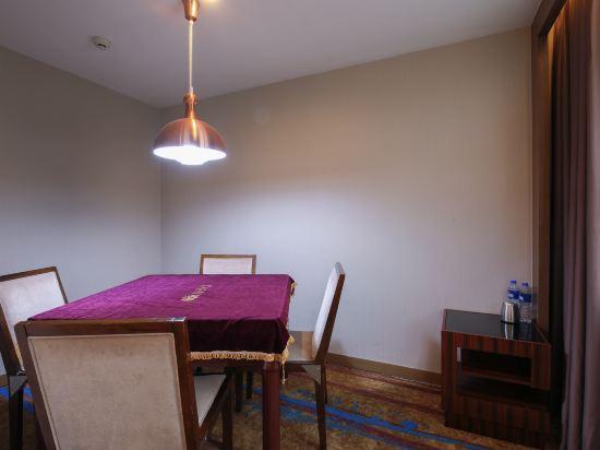 Guangchang Siji Hotel (Shenzhen Gongming Square Metro Station) 20/25