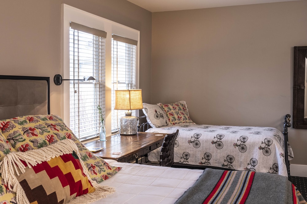 ROOM 6, FAMILY, 1 KING AND 1 SINGLE BEDS