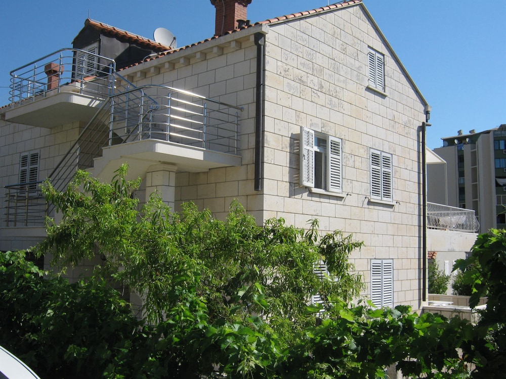 HOTEL APARTMENTS IVICA 4/50