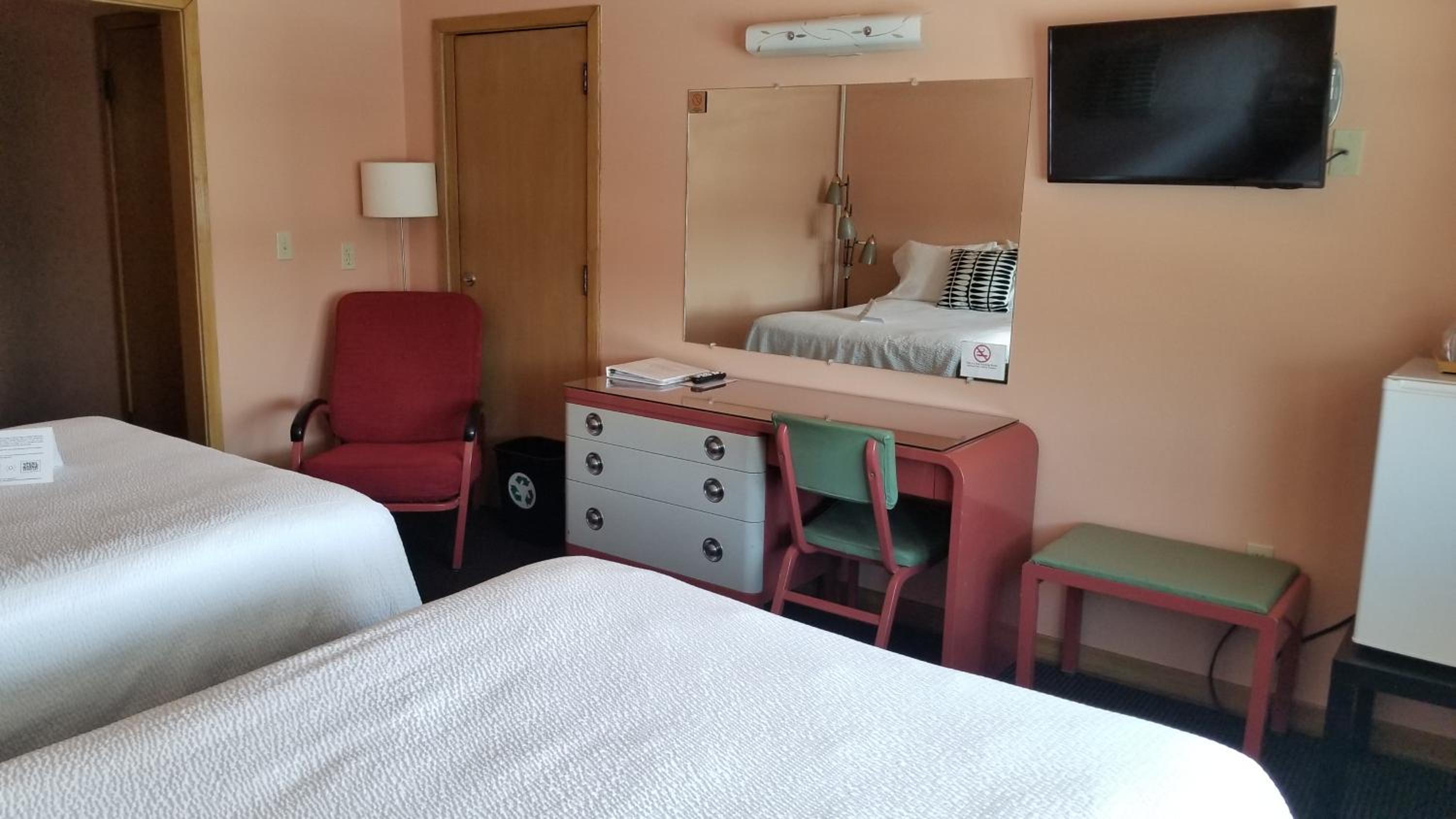 Room, 1 Queen and 1 Double Bed, Holiday Music Motel 3/7