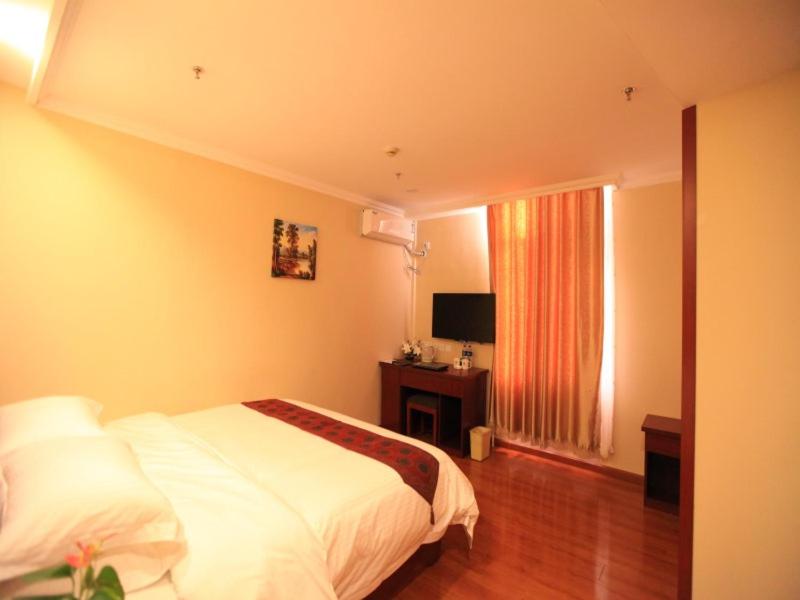 GreenTree Inn Liaoning Dalian Railway Station South Shengli Square Express Hotel 14/35