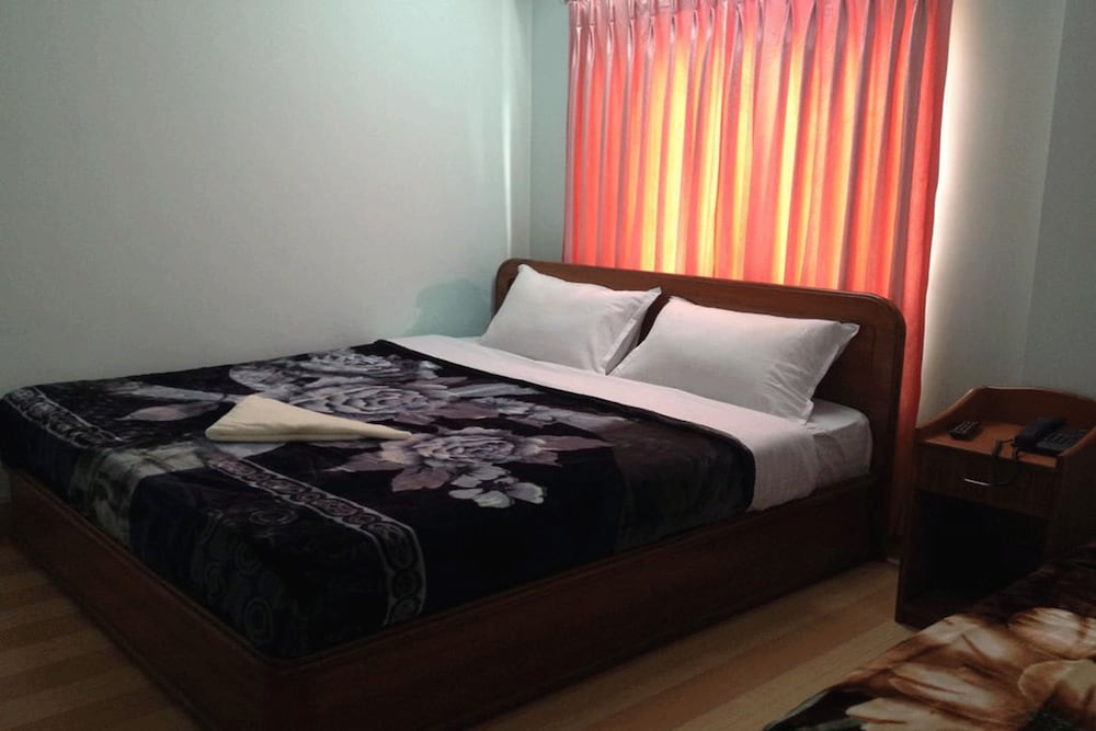 DELUXE, KING BED