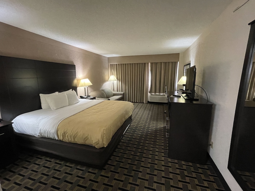 ROOM, KING BED, SOFA