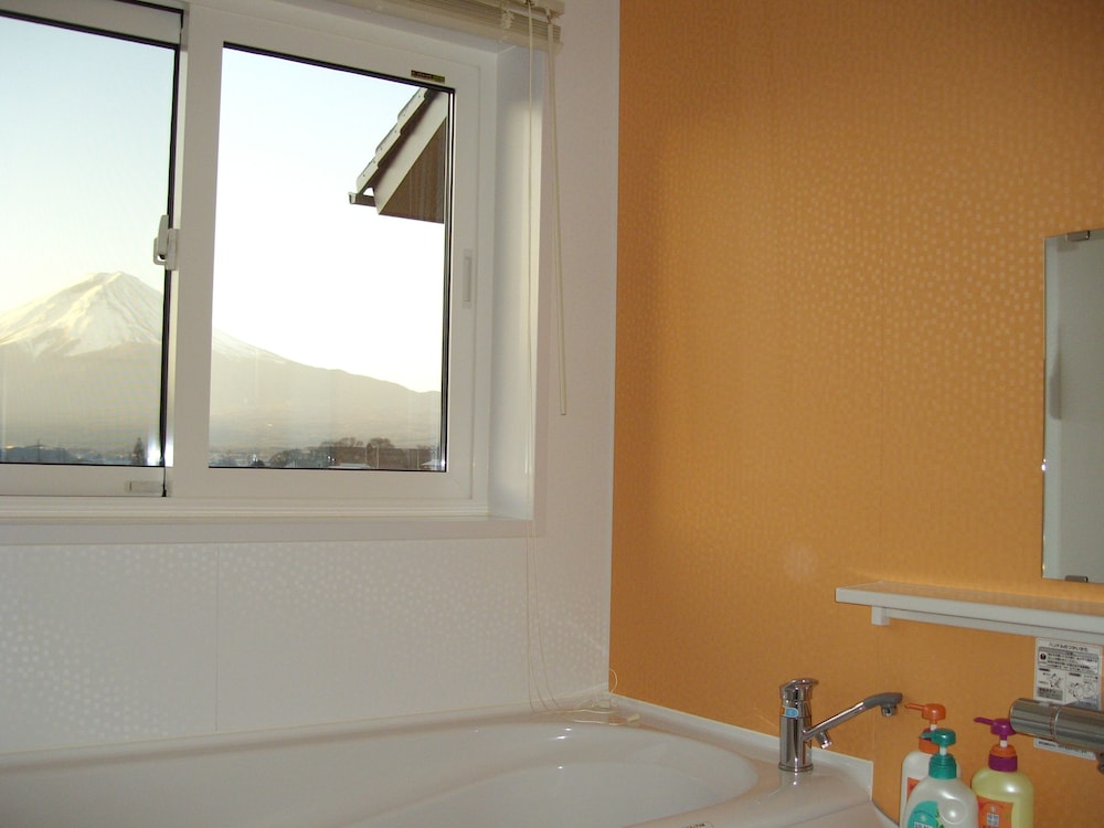 Lodge Orange Cabin 14/63