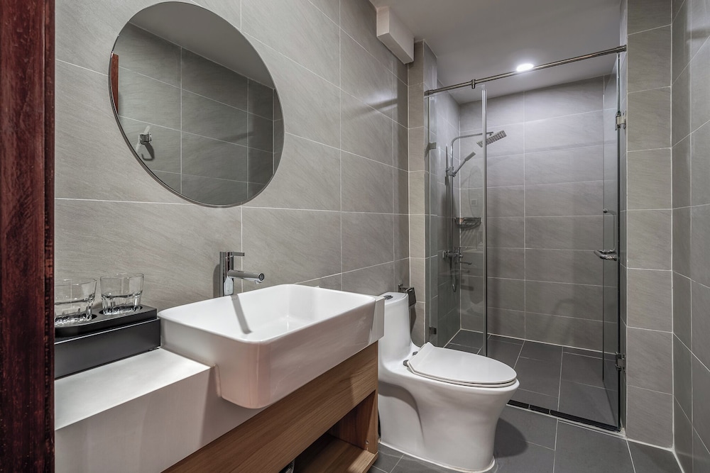 SAZI Resin Hotel - Free Nails/HairWash 46/50