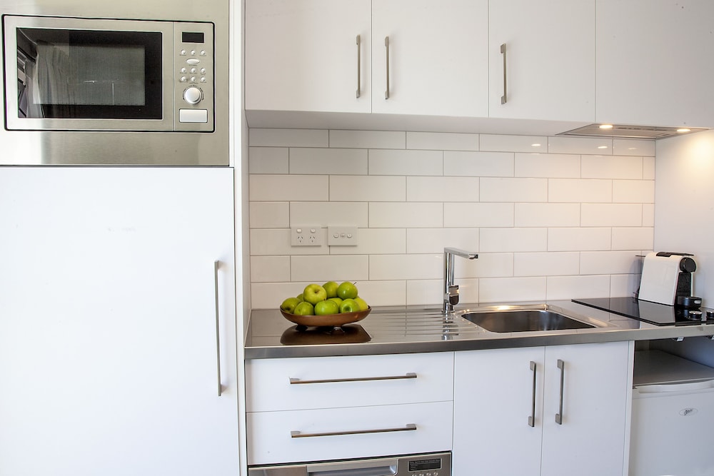 Sojourn Apartment Hotel Riddiford Street Limited 53/54
