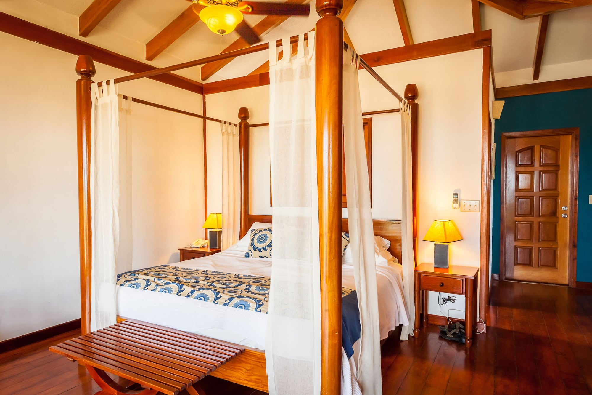 3 Bedrooms, Villa, 2 Futon Beds, 2 King Beds, Queen Bed, Beach Front, Kitchen