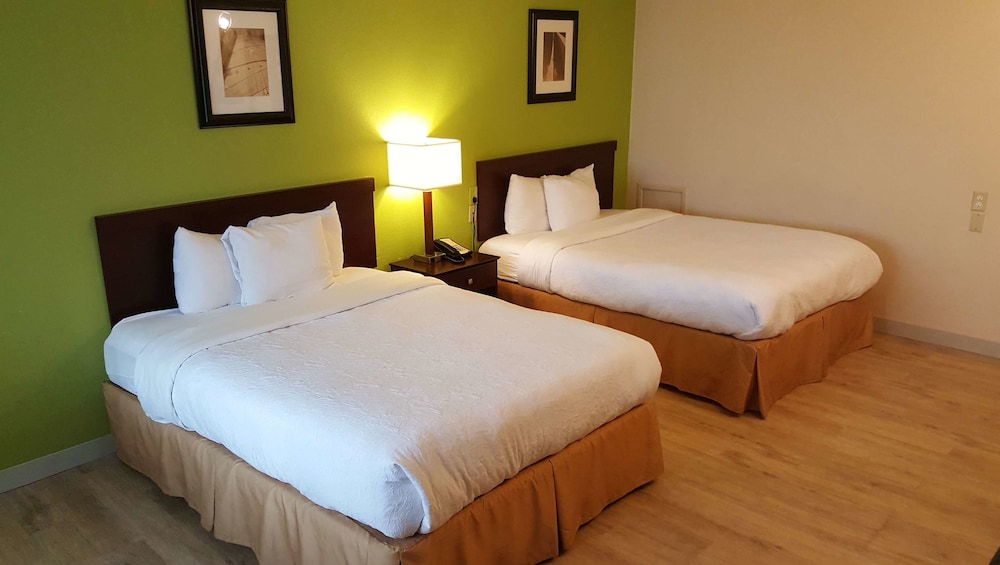 Airport Waterfront Inn 19/59