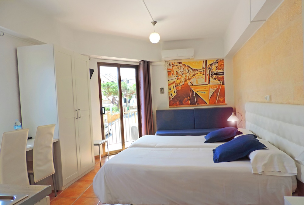 Marblau Hostal 10/50