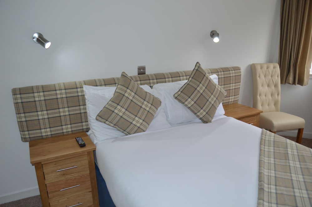 Loch Long Hotel 9/47