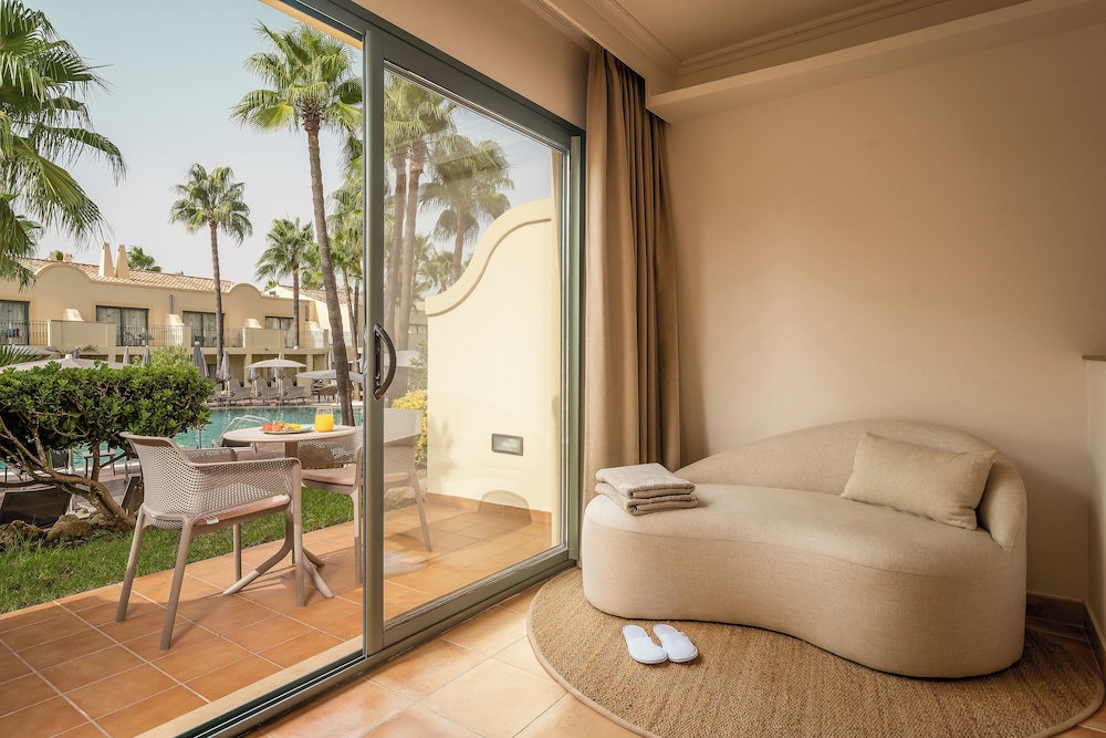 Junior Suite, Superior, Single, Double Bed, Pool View