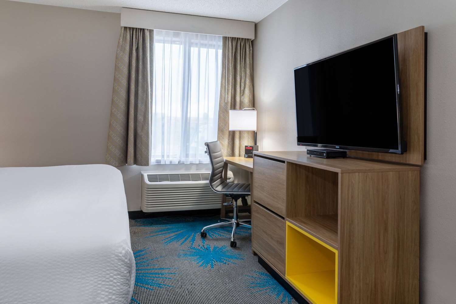 Days Inn & Suites by Wyndham Denver International Airport 24/37