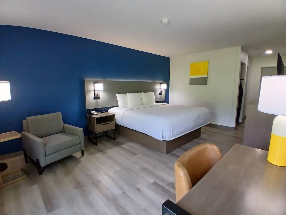 غرفة إليت بسرير كينج في الطابق الأرضي، Comfort Inn Marion NC 6/10