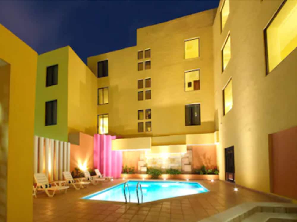Hotel Plaza Colonial 35/62