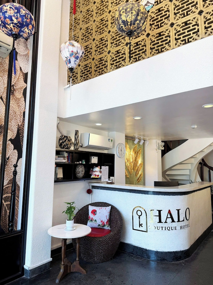 Halo Hotel 7/65