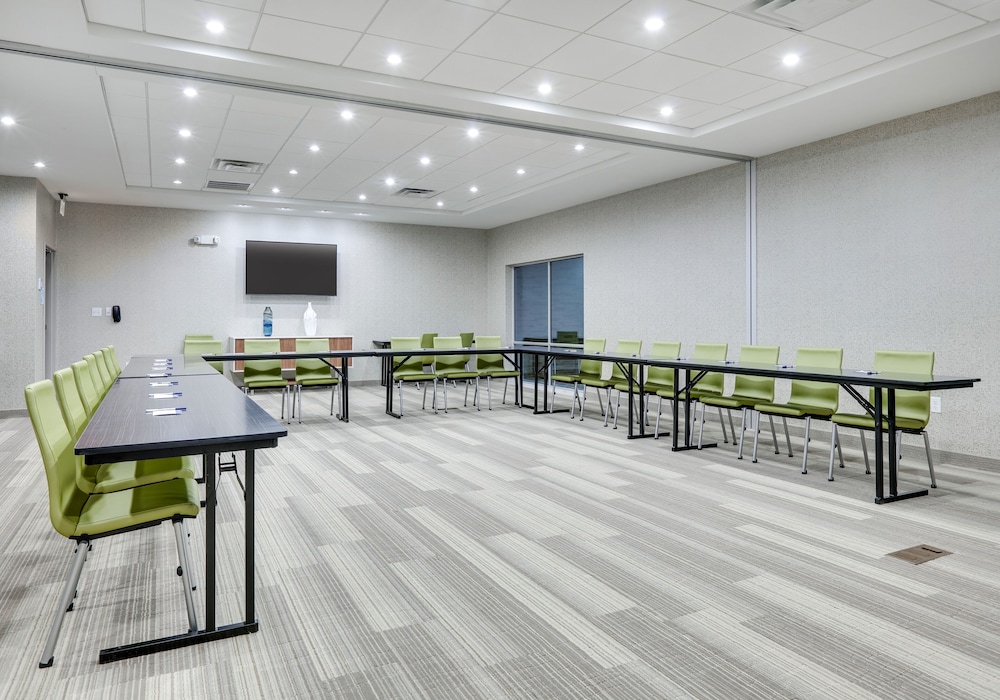 Holiday Inn Express Kermit 38/40