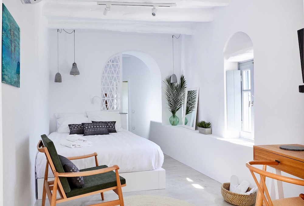 Living Theros Luxury Suites 13/50
