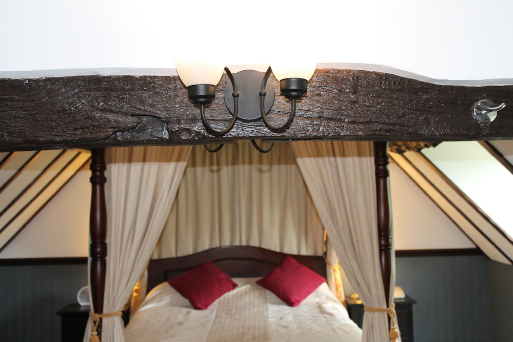 Oak Farm Hotel 6/40