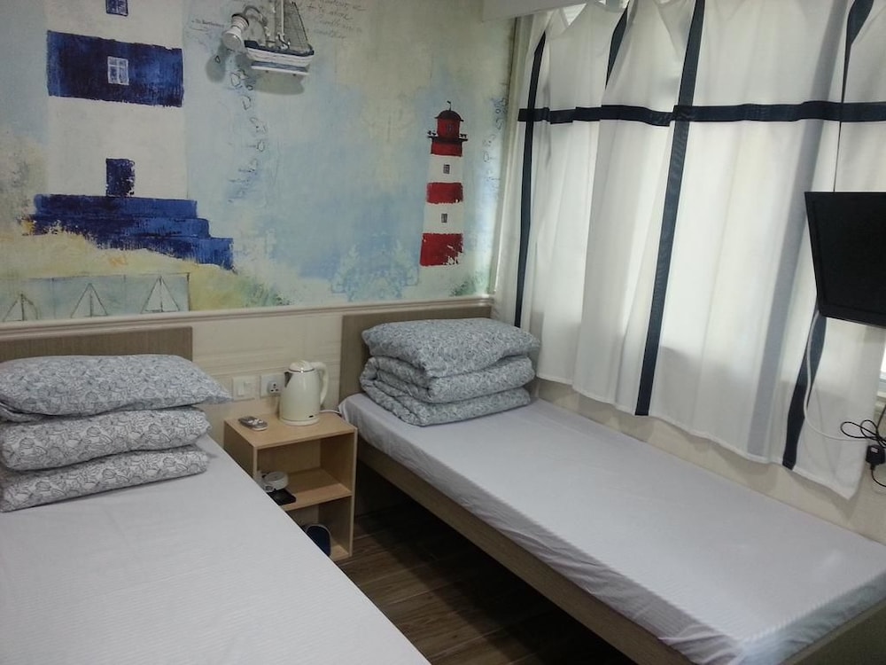 K & B Hostel 49/64