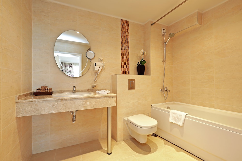 White Rock Castle Suite Hotel & Spa 47/47