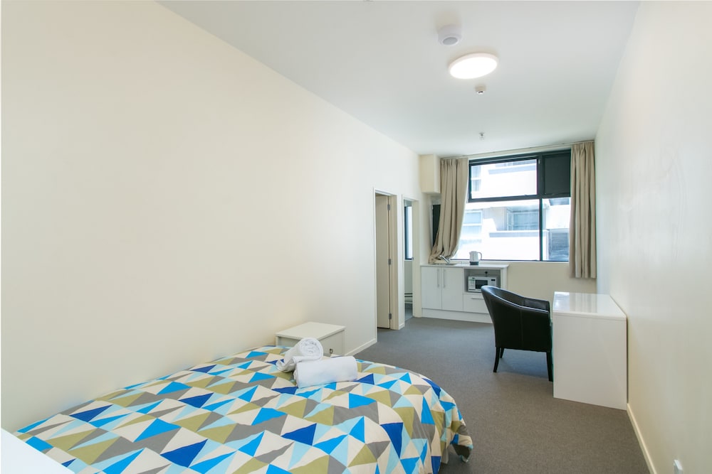 ROOM, DOUBLE BED