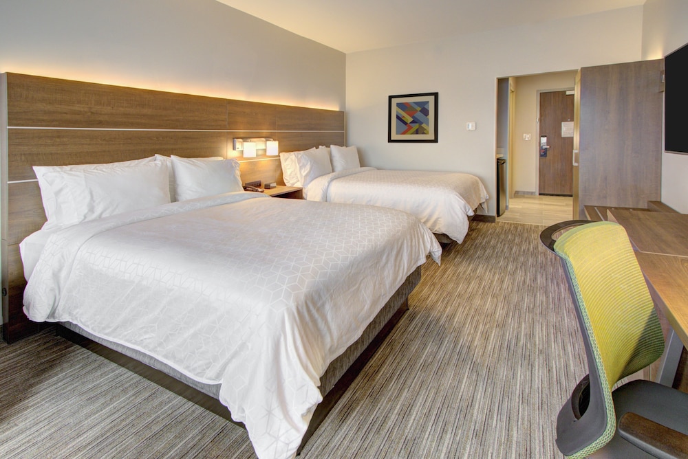 Holiday Inn Express Suites Charlotte Southwest 21/42
