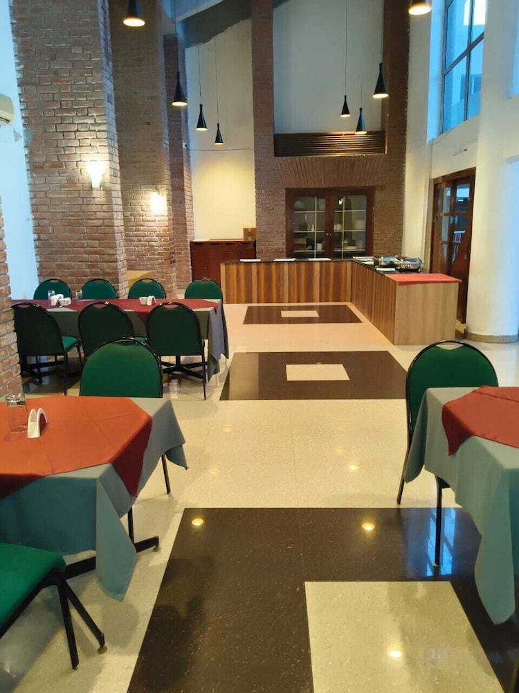 INDO HOKKE HOTEL 32/50
