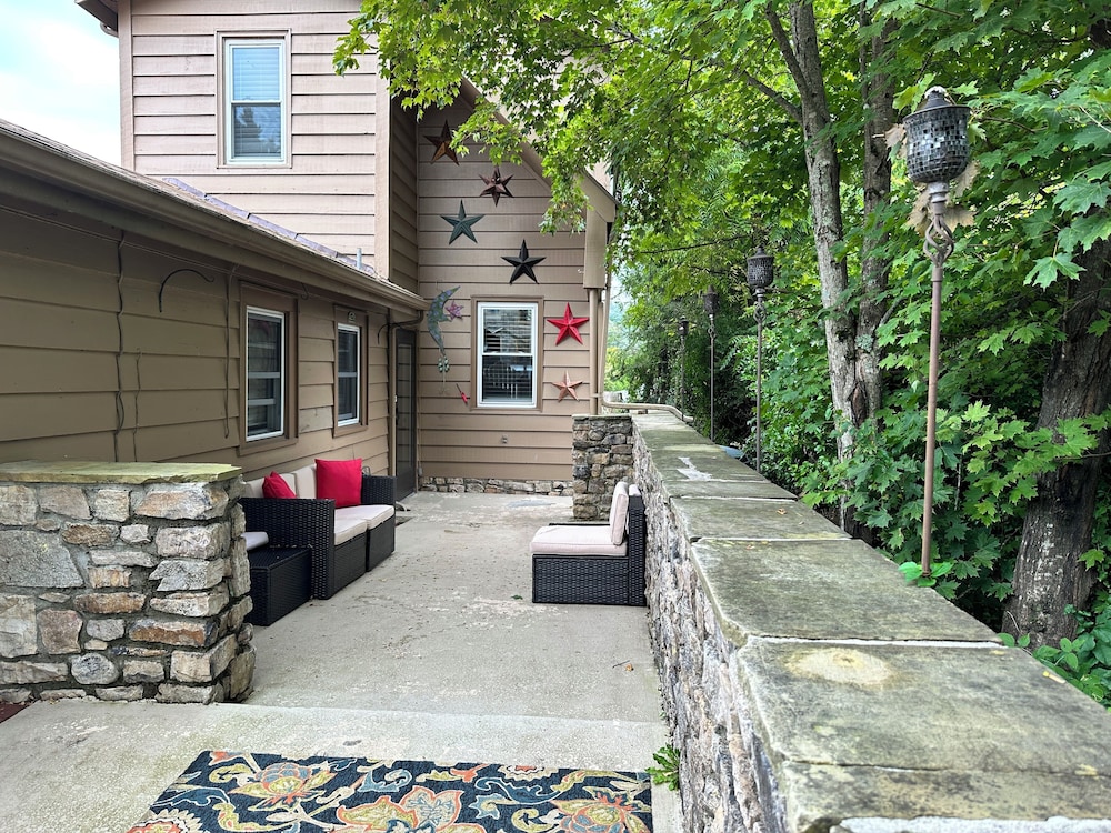 Mountainaire Inn and Log Cabins 33/50