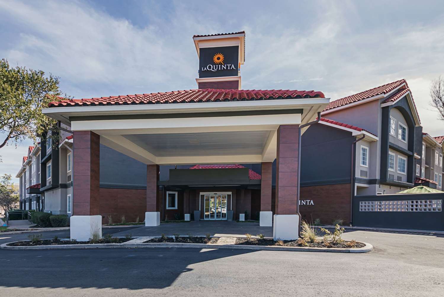 La Quinta Inn and Suites by Wyndham Austin Near The Domain 3/52
